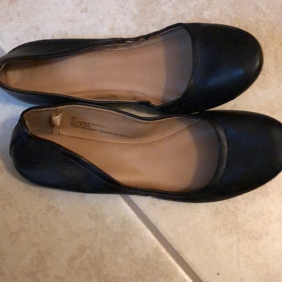 Flats - Picture 2 of 6